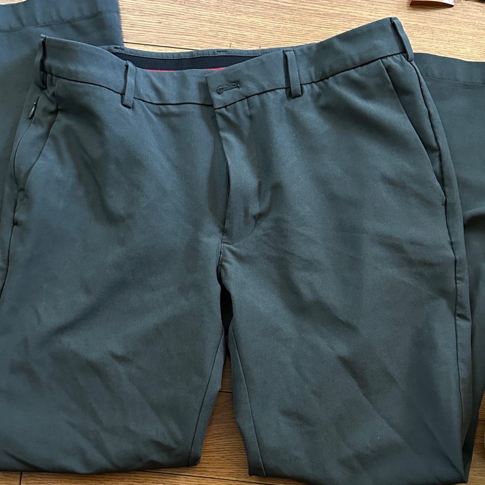 Van Heusen Men's Dark Gray Chinos